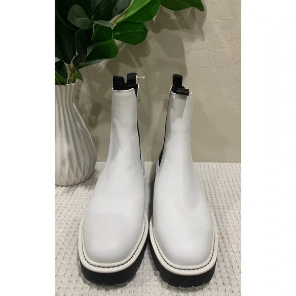 NEW Sam Edelman Laguna Chelsea Boot Size 10